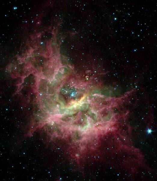  Un bijou stellaire resplendit dans la nbuleuse RCW 49, une des nurseries stellaires les plus prolifiques dans la Voie Lacte