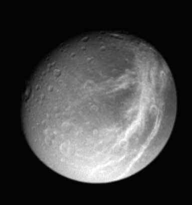 Cassini a pris cette image spectaculaire, montrant principalement la poupe de Dion, le 27 octobre lors de son approche de Titan.
