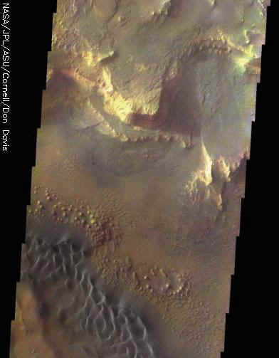 dunes de sable  basaltiques dans la partie sud de Melas  Chasma 